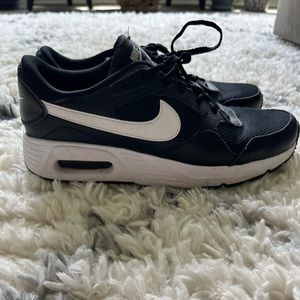 Womens Nike black and white air max SC size 9